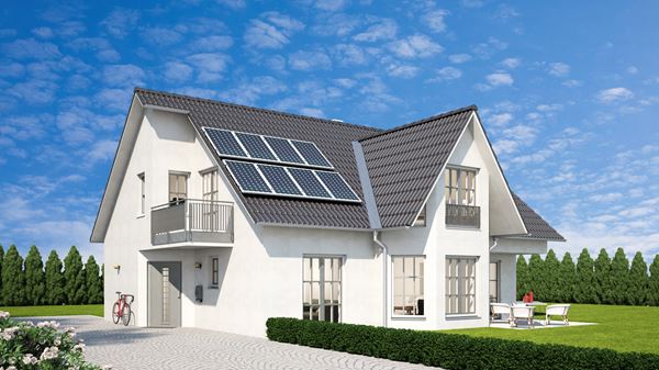 Solaranlage auf Haus mit Garten